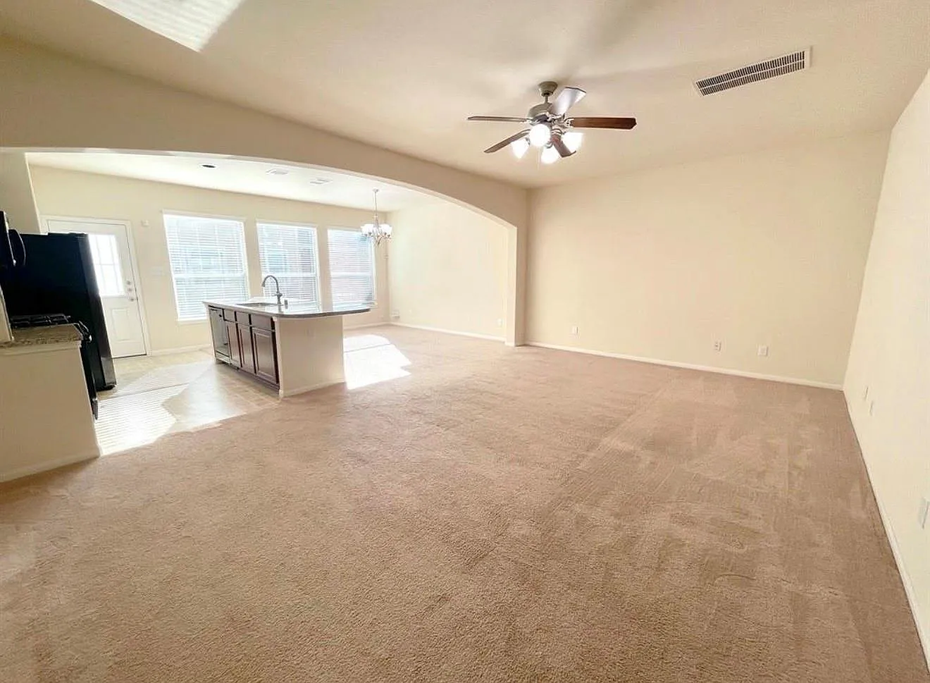 3 bed, 2.5 bath, 1869 sqft, $2,150 — Photo 2