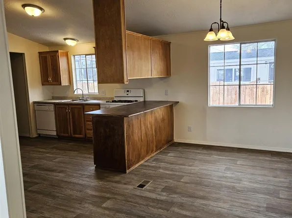 2575 Tonopah St, Silver Springs, NV 89429