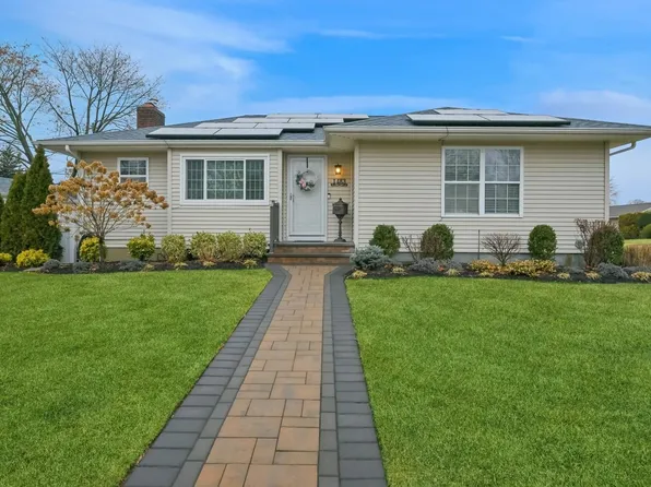 1483 Plum Lane, East Meadow, NY 11554