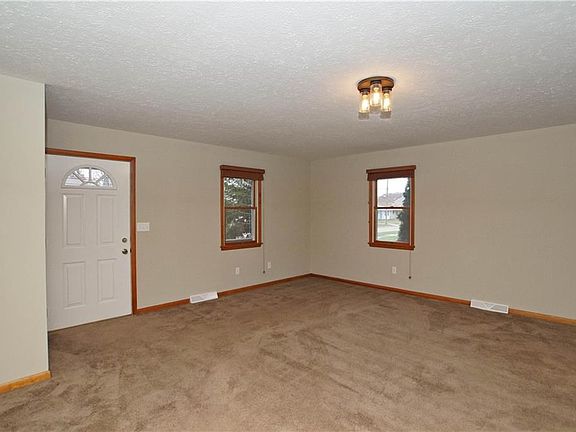 2nd image of 543 Fairway Blvd