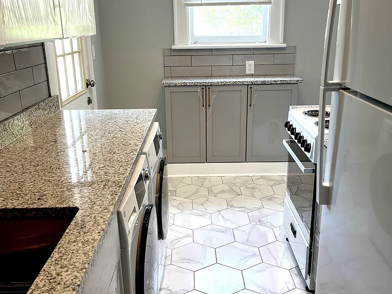 1213 Habersham St — Photo 5