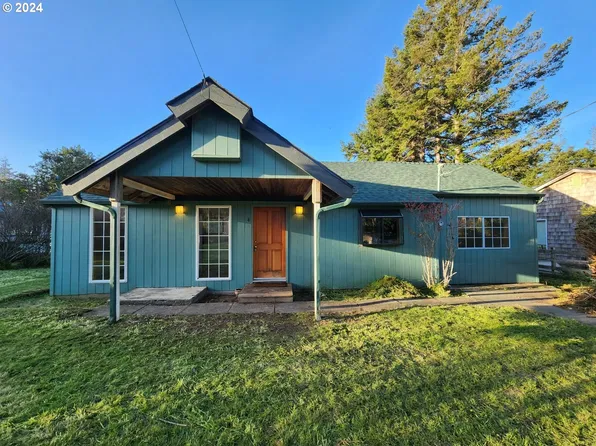 4 Hamlet St, Port Orford, OR 97465