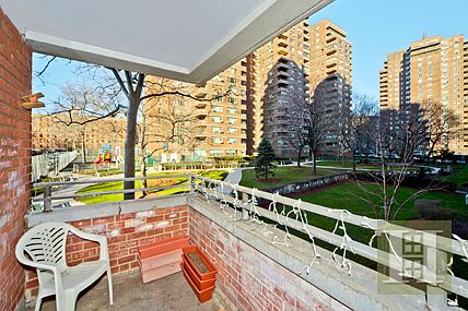 3rd image of 453 Fdr Dr