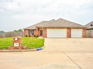 701 Azalea Pl, Yukon, OK 73099