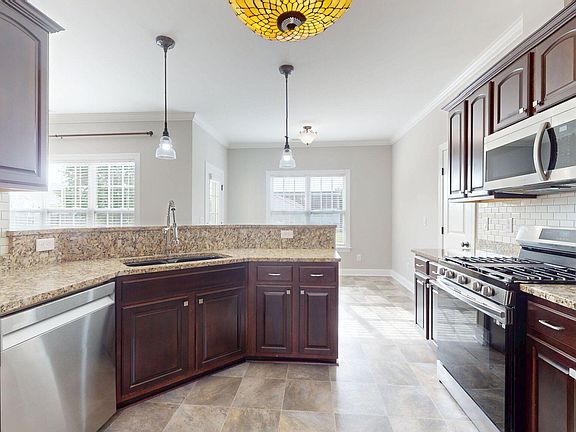 5th image of 3305 Grove Point Drive