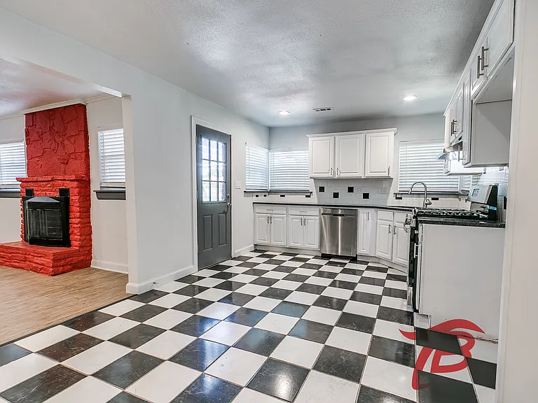 2214 N Florida Ave — Photo 28