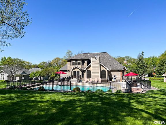 2nd image of 905 Brookline Dr