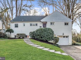 1111 Greenway Rd, Alexandria, VA 22308