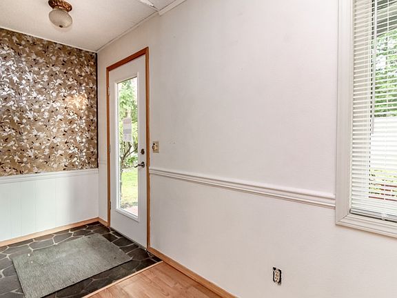 5th image of 4112 21st Street Pl SE