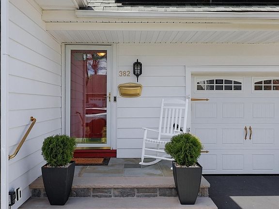 4th image of 382 Huntington Rd
