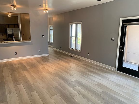 5th image of 204 E Davie St Unit 1