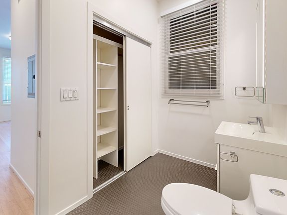 4th image of 1575 Sacramento St APT 1
