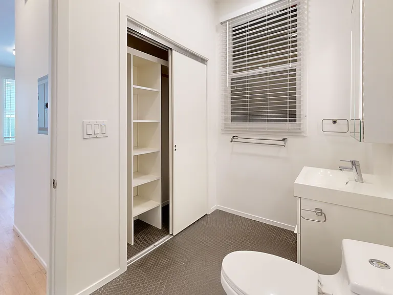 1575 Sacramento St #1 — Photo 4
