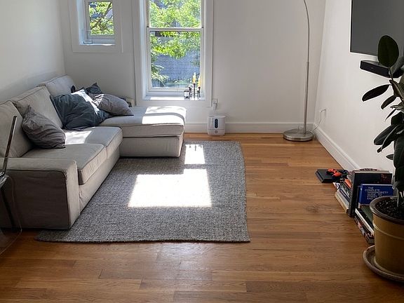 3rd image of 1078 Park Pl APT 2R