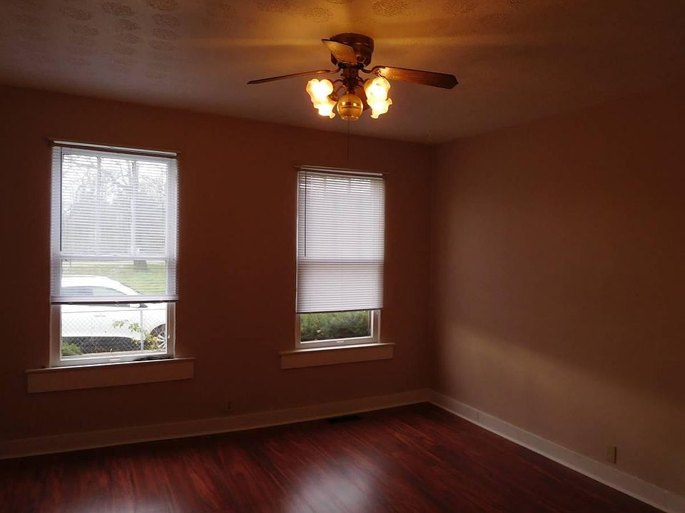 2nd image of 1438 E Terrace Ave