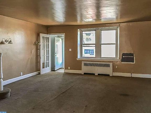 4th image of 4145 E Roosevelt Blvd