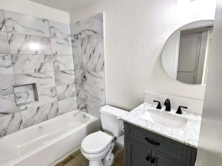 327 W Shamrock Ave #A — Photo 4