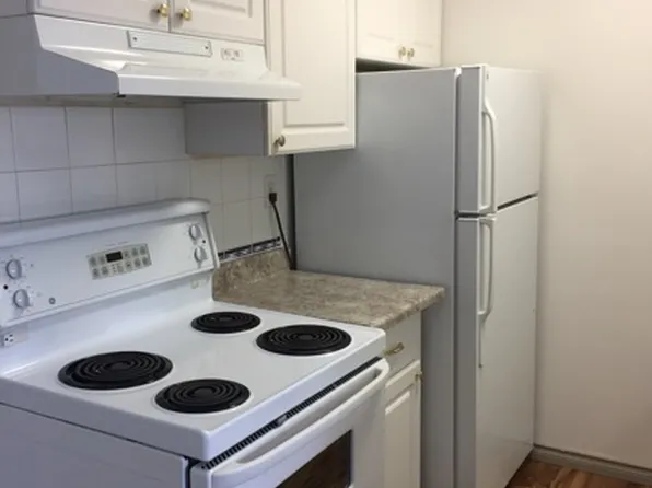 10645 111th St NW #301, Edmonton, AB T5H 3G1