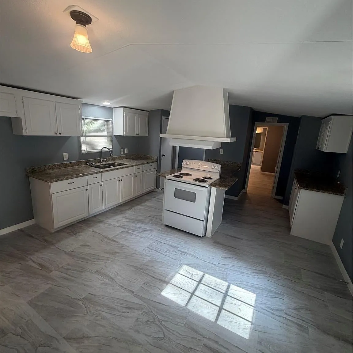 3 bed, 1152 sqft, $1,600 — Photo 4