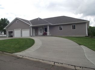 503 E 6th St, Neligh, NE 68756