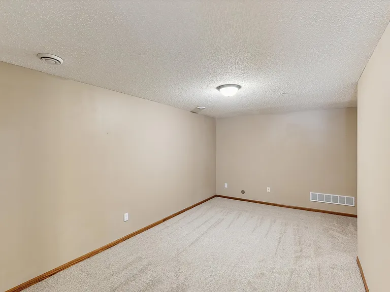 7300 Kahler Cir NE — Photo 7