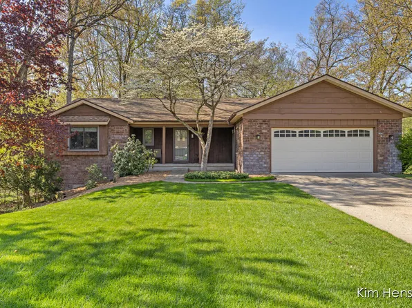 2012 Timberview Dr NE, Grand Rapids, MI 49525