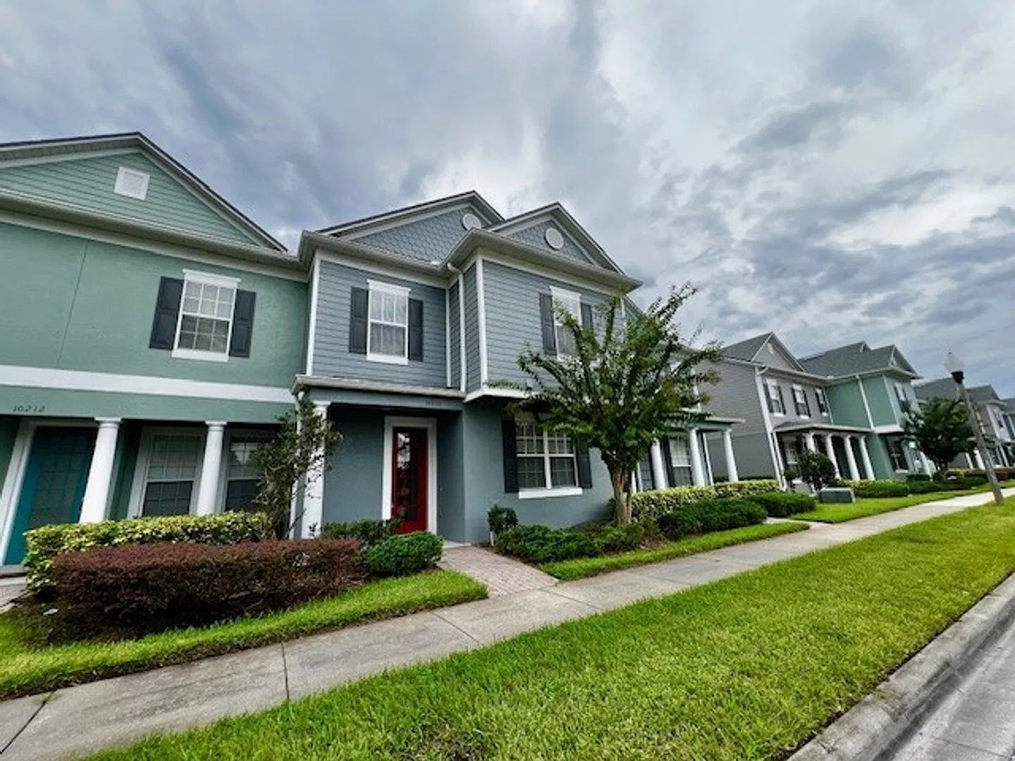 Move In Now! New Vinyl Plank Floors & New Carpet! Fresh Paint! 3 Bedroom 2.5 Bath 2 Story Townhou... — Photo 2