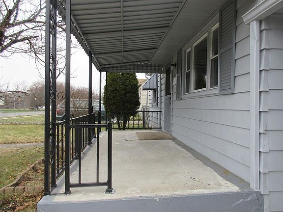 5th image of 1095 E Cross St