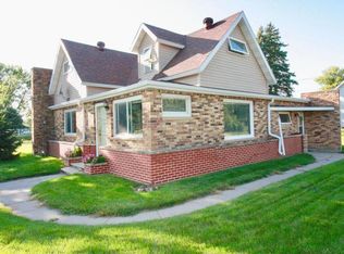 411 2nd St NW, Hankinson, ND 58041