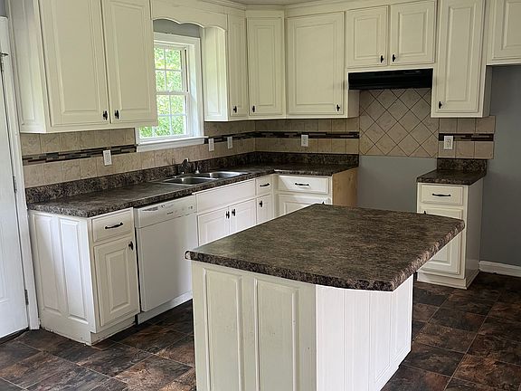 3rd image of 2 Timbers Edge Rd