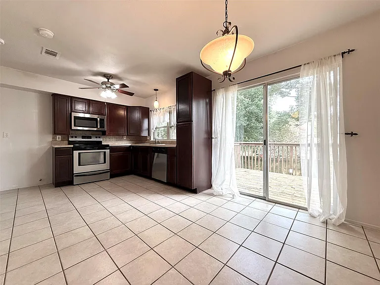 2334 Trailing Vine Rd — Photo 3