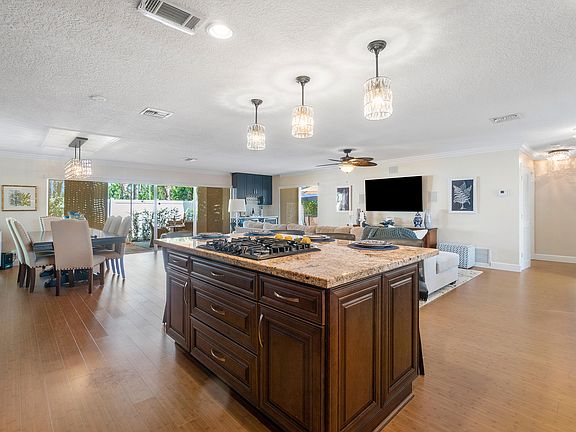 4th image of 5910 NE 15th Avenue