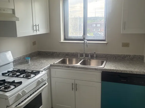 125 Surrey Dr APT 202, Glen Ellyn, IL 60137