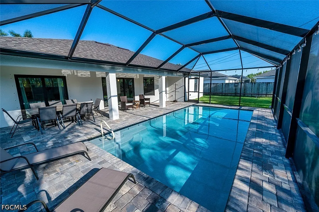 4 bed, 2.0 bath, 2010 sqft, $3,900 — Photo 3