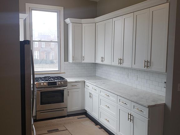 4th image of 2054 Waverly Pl Floor 2