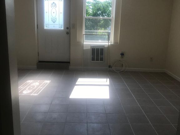 3rd image of 999 Forest Ave APT 4A