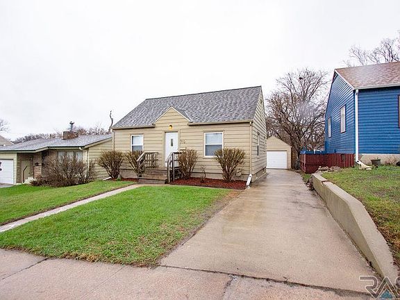 2nd image of 712 S Willow Ave