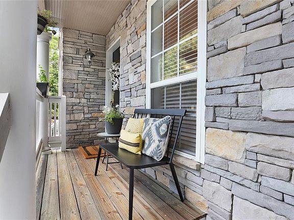 2nd image of 1303 Masons Creek Cir