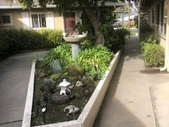 4th image of 801 Padre Dr APT 2