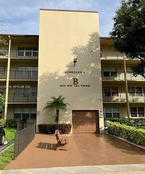 850 SW 133rd Ter #411B — Photo 3