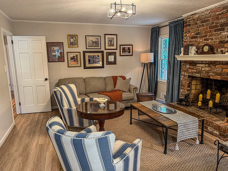 Rosemary Dr — Photo 27