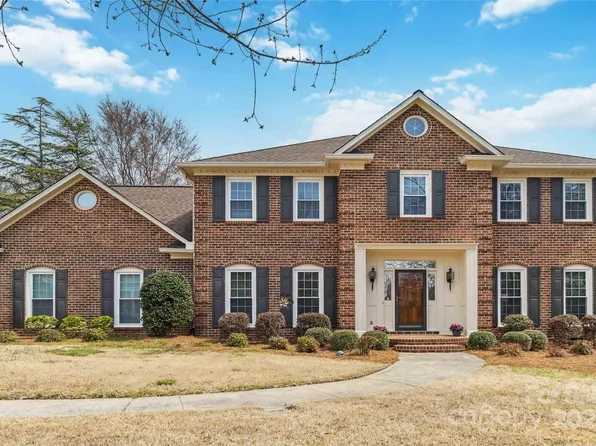 725 Stanhope Ln, Matthews, NC 28105