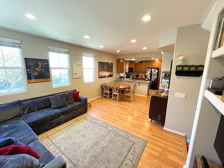 710 S San Fernando Blvd #101 — Photo 3