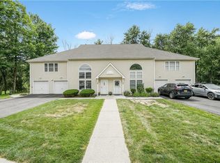 38 Village Cv, Warwick, NY 10990