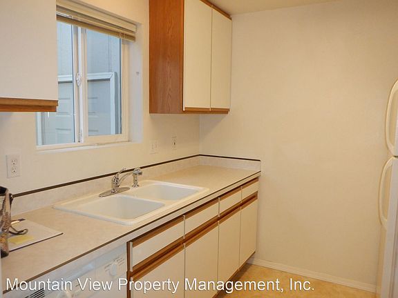 5th image of 2140 SW Canyon Dr #C