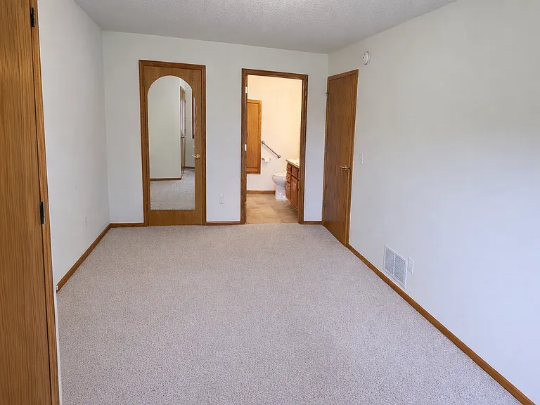 913 Richland Ave SW — Photo 10