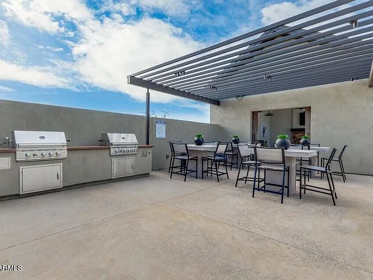 1107 S Vine St — Photo 48
