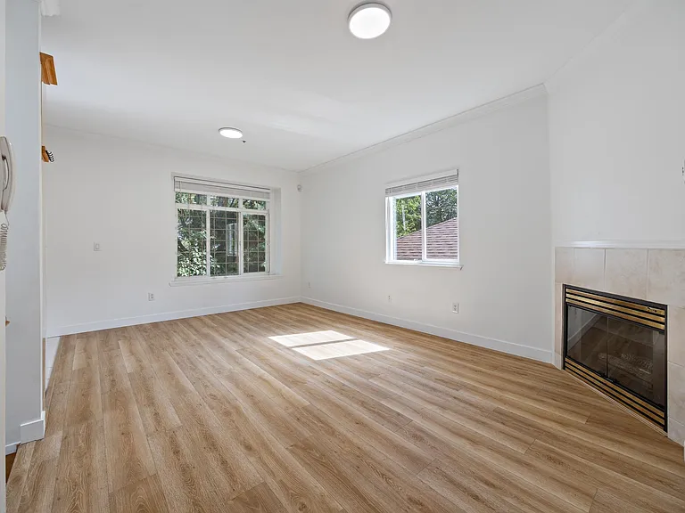 2320 Dundas St — Photo 8