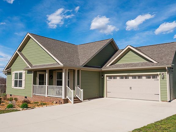 2nd image of 625 Wyndwalker Ln