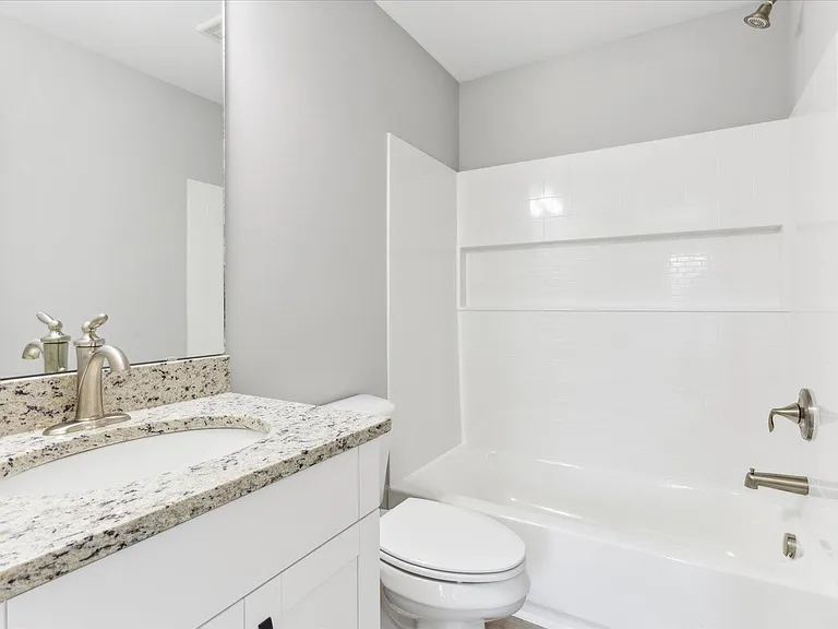 213 Lynnhaven Dr — Photo 9